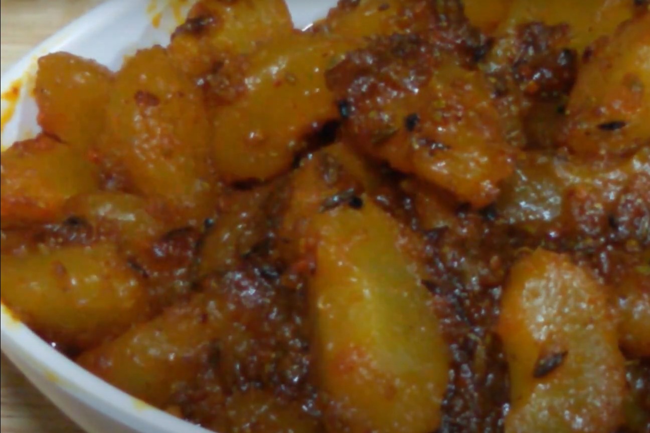 আমলার আচার