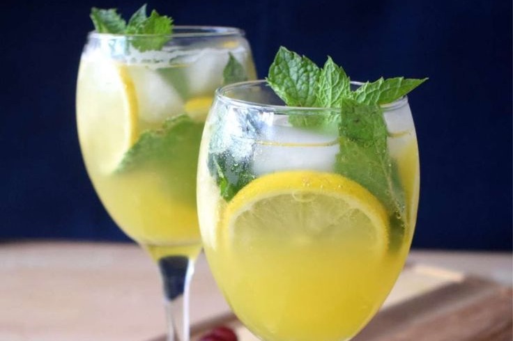 પાયનેપલ મિંટ મોજિટો